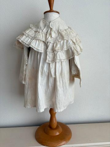 Paspop baby met antieke Victoriaanse cape beschikbaar voor biedingen