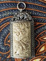 Mooie oude vintage Chinese hanger met Boeddha en draak 9 cm.