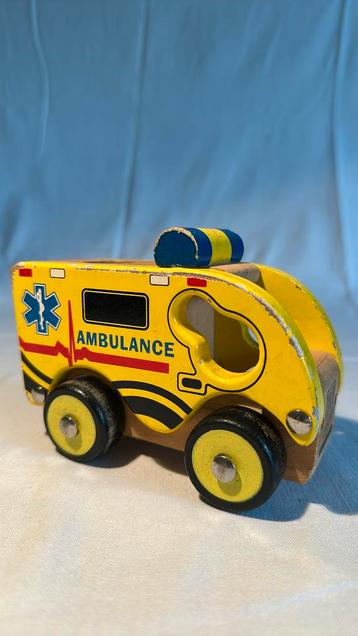 Houten ambulance 12/7/10 cm beschikbaar voor biedingen
