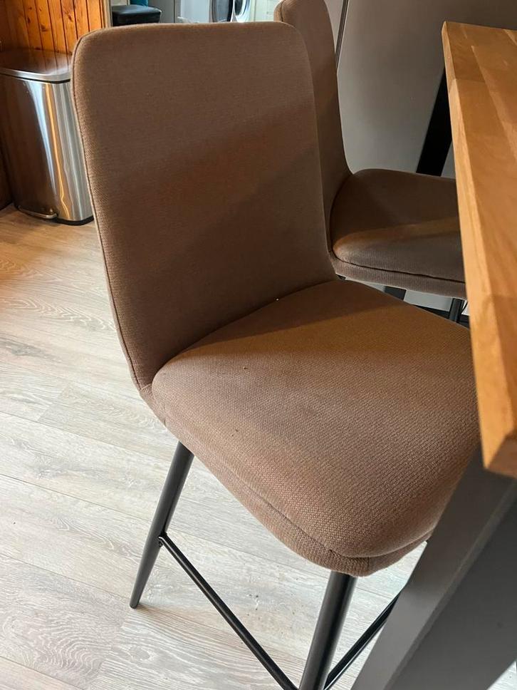 Mooie bartafel met 4 stoelen, Huis en Inrichting, Barkrukken, Zo goed als nieuw, 90 cm of meer, Hout, 4 krukken, Met voetsteun