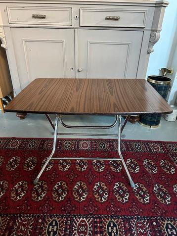 Vintage kampeertafeltje, opklapbare formica bijzettafel