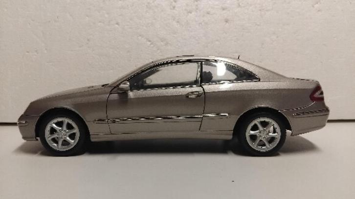 Mercedes Benz CLK Coupe champagne Kyosho metal 1:18 KRD, Hobby en Vrije tijd, Modelauto's | 1:18, Zo goed als nieuw, Auto, Kyosho