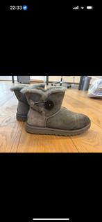 Ugg Bailey Button maat 39, UGG, Ophalen of Verzenden, Grijs, Gedragen