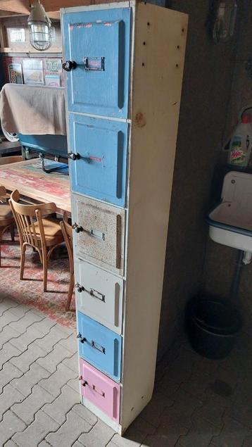  Oude locker kast beschikbaar voor biedingen