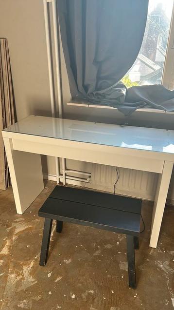 Makeup tafel beschikbaar voor biedingen