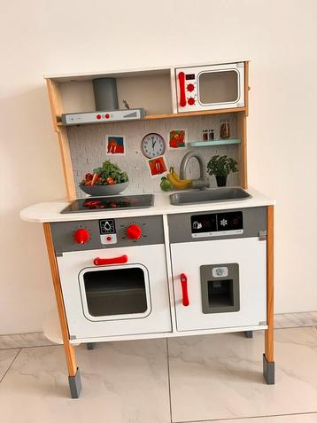 Speelgoed keuken met accessoir beschikbaar voor biedingen