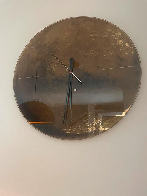 Karlsson wandklok mars 60cm, Huis en Inrichting, Woonaccessoires | Klokken, Zo goed als nieuw, Ophalen