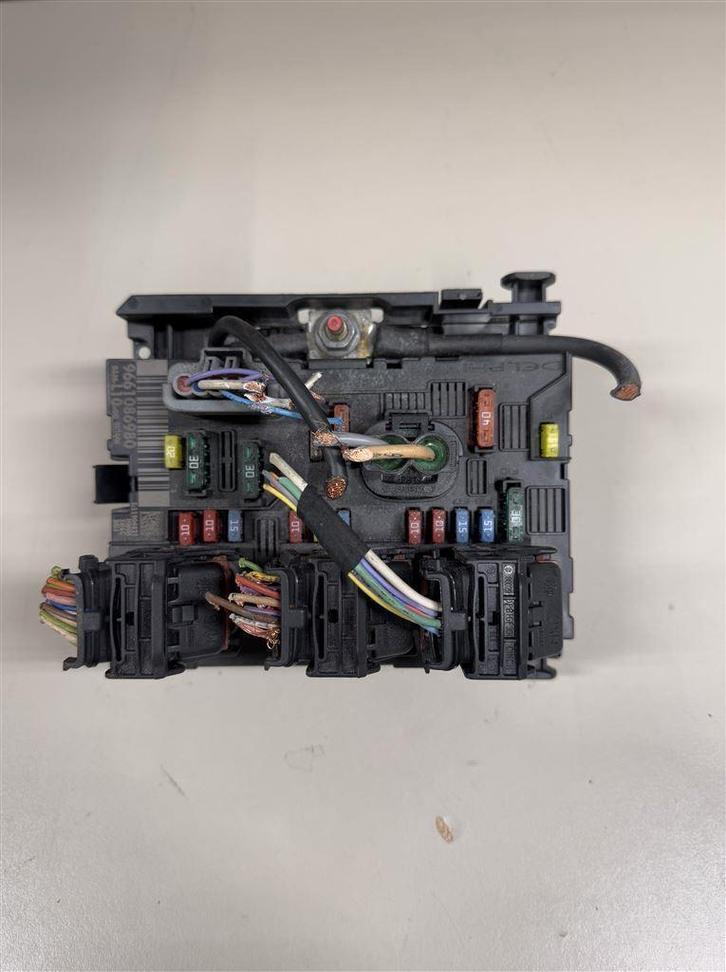 Peugeot citroen zekeringkast onder motorkap module bsm L10 9, Auto diversen, Auto-accessoires, Zo goed als nieuw, Ophalen of Verzenden