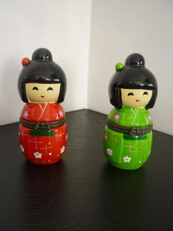 Kokeshi groen en rood / japanase dames / opbergpotjes  beschikbaar voor biedingen