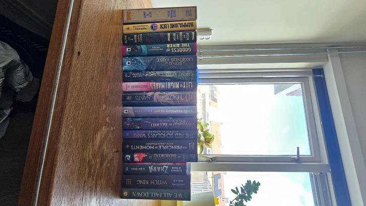 Diverse illumicrate en Fairyloot special editions, Boeken, Fantasy, Zo goed als nieuw, Ophalen of Verzenden