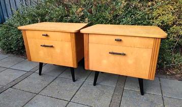 Vintage nachtkastjes kastje schuine pootjes nachtkastje  beschikbaar voor biedingen