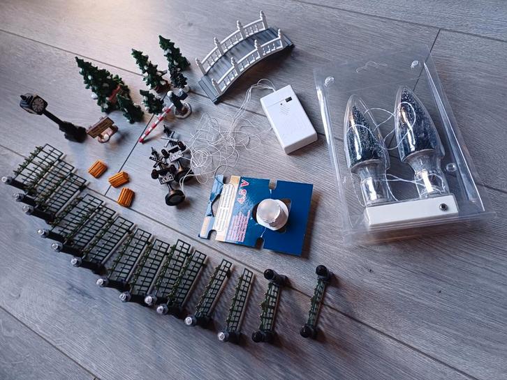 Kerstdorp pakketje ( geen losse verkoop), Diversen, Kerst, Zo goed als nieuw, Ophalen of Verzenden