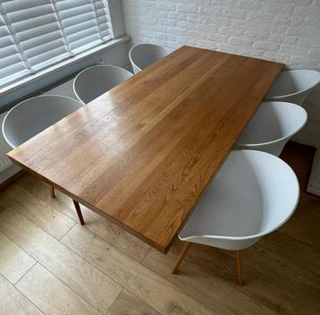 Eetkamertafel met 6 stoelen beschikbaar voor biedingen