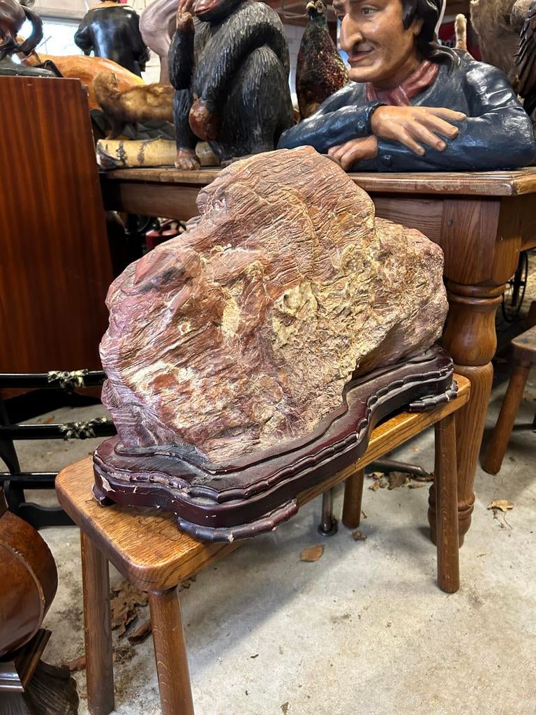 Twee grote Chinese Suiseki kijkstenen op plateau, Ophalen of Verzenden