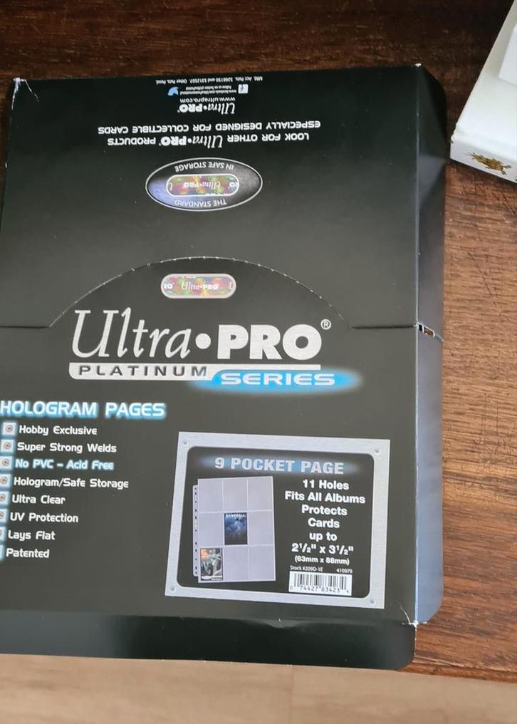 Ultra Pro Platinum Pages + 4 mappen, Pokémon & baseball, Hobby en Vrije tijd, Verzamelkaartspellen | Pokémon, Zo goed als nieuw