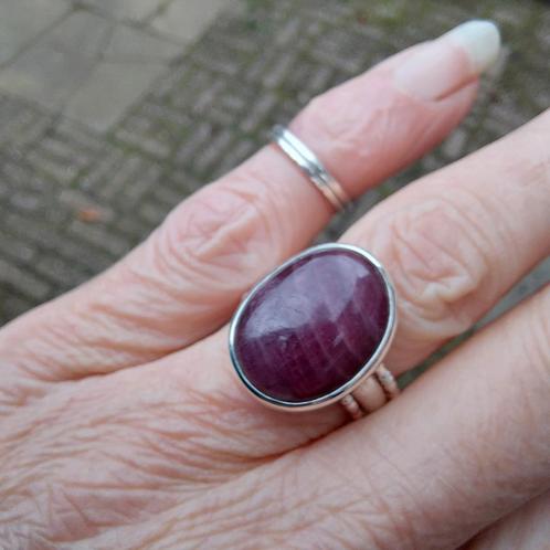 Mooie nieuwe zilveren ring,Robijn -2 aanschuifringen mt 17,5, Sieraden, Tassen en Uiterlijk, Ringen, Nieuw, Dame, 17 tot 18, Roze