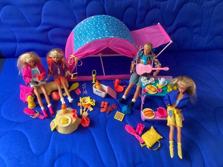 Barbie: kamperen tent + 4 poppen 1993-1994, Kinderen en Baby's, Speelgoed | Poppen, Zo goed als nieuw, Barbie, Ophalen of Verzenden