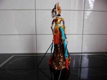 Wajang popje van hout Bandung Indonesie klederdracht/danser beschikbaar voor biedingen