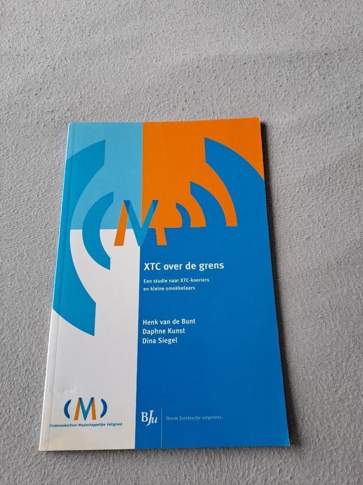 OMV - XTC over de grens - ZGAN, Boeken, Wetenschap, Zo goed als nieuw, Ophalen of Verzenden