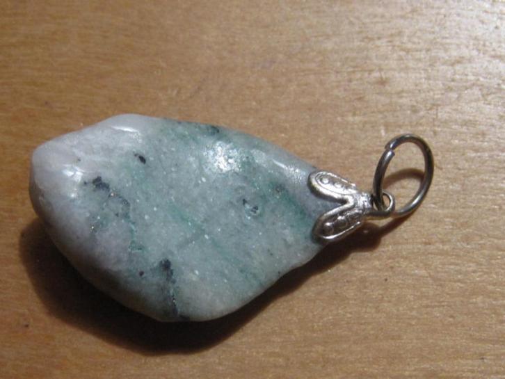 h. 2x aparte edelsteenhanger MARIPOSIET (1), Sieraden, Tassen en Uiterlijk, Kettinghangers, Nieuw, Steen of Mineraal, Groen, Overige voorstellingen