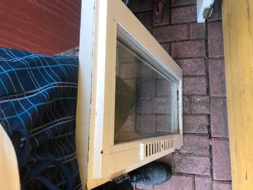Raam thermopeen isolerende beglazing. beschikbaar voor biedingen