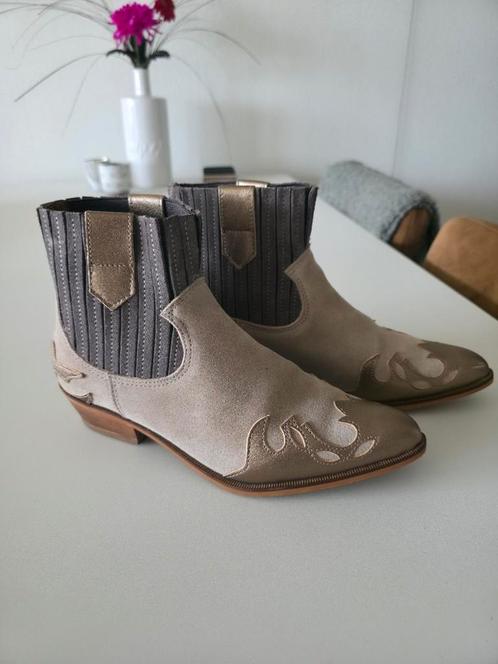 Cowboylaarsjes van DWRS, maat 40, beige, goud, taupe, Kleding | Dames, Schoenen, Zo goed als nieuw, Beige, Ophalen of Verzenden