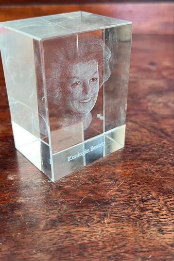 Unieke hologramkubus Koningin Beatrix beschikbaar voor biedingen