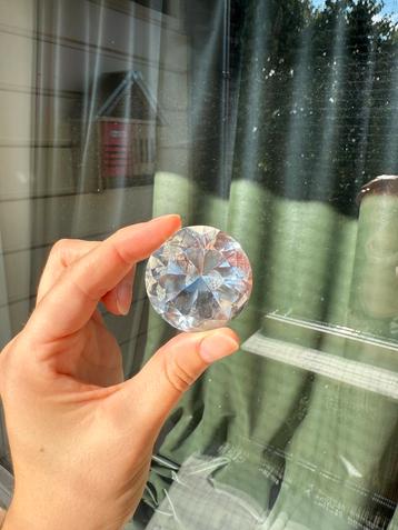 Bergkristal in diamant vorm beschikbaar voor biedingen