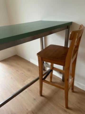 bar / bartafel / hoge eettafel (evt incl barkrukken) beschikbaar voor biedingen