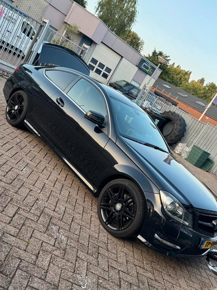 Mercedes-Benz C-Klasse C180 BE Coupe 2013 Zwart, Auto's, Mercedes-Benz, Particulier, C-Klasse, Benzine, B, Coupé, Handgeschakeld