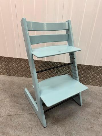 Stokke tripp trapp kinderstoel licht blauw goede staat beschikbaar voor biedingen