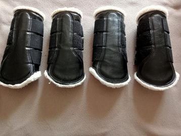 Zeer nette HH bont beenbeschermers set mt L full  beschikbaar voor biedingen