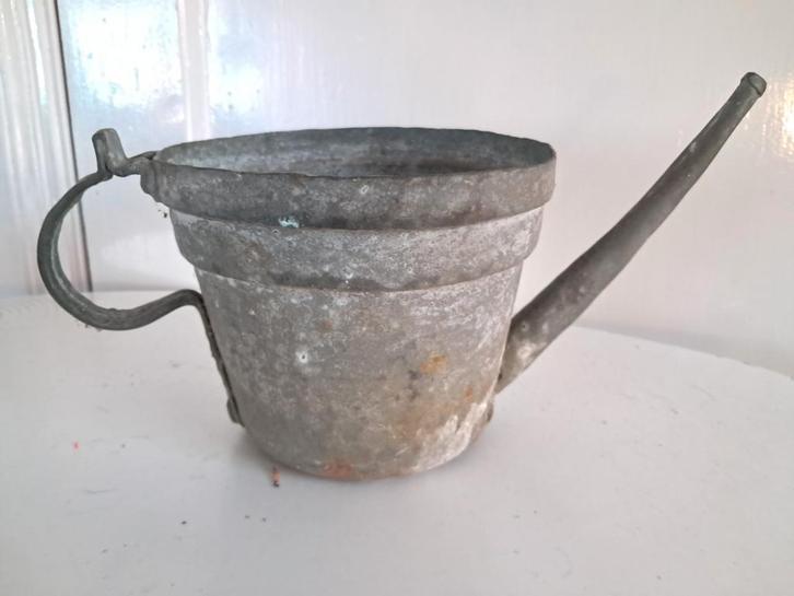 Oude metalen gieter, Antiek en Kunst, Curiosa en Brocante, Ophalen of Verzenden