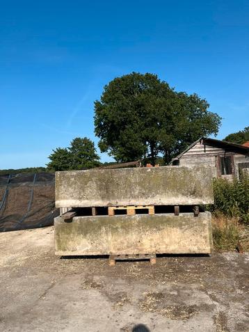 Betonnen drinkbak waterbakken bloembakken plantenbakken beschikbaar voor biedingen