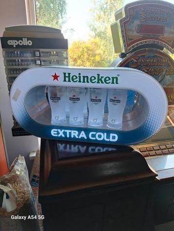 Mooie heineken reclame display beschikbaar voor biedingen