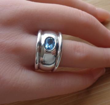 zilveren zware ring met blauwe spinel steen [522 beschikbaar voor biedingen