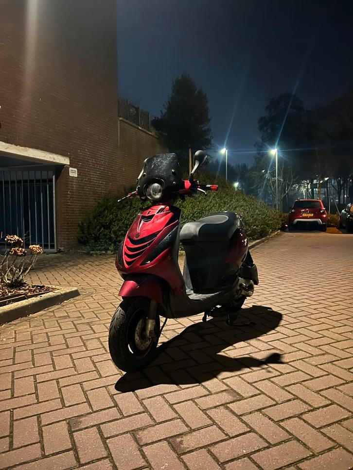 Piaggio zip 4t 50cc, Fietsen en Brommers, Scooters | Piaggio, Zo goed als nieuw, Zip, Maximaal 45 km/u, Benzine, Ophalen