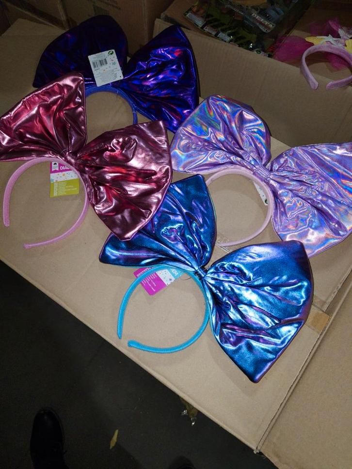 Assorti Diadeem met Grote Strik - Verschillende Kleuren, Hobby en Vrije tijd, Feestartikelen, Nieuw, Feestartikel, Carnaval, Ophalen of Verzenden