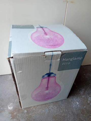 Roze hanglamp (glas) beschikbaar voor biedingen