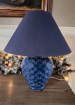 Lamp met rotanmotief, Huis en Inrichting, Lampen | Tafellampen, Ophalen, Zo goed als nieuw, Glas, Minder dan 50 cm