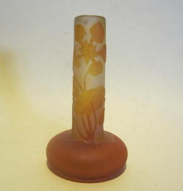Antiek cameo glazen art nouveau vaasje Emile Gallé beschikbaar voor biedingen