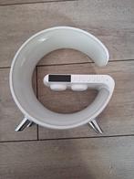 Moderne wekker met RGB, speaker, en wireless charging., Ophalen of Verzenden, Zo goed als nieuw, Digitaal