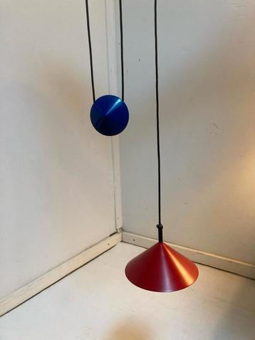 Katrollamp rood metalen plafondlamp met blauwe katrol beschikbaar voor biedingen