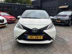 Toyota Aygo 1.0 VVT-i x-play 5Drs! Airco! Groot scherm!, Voorwielaandrijving, Gebruikt, Start-stop-systeem, 4 stoelen
