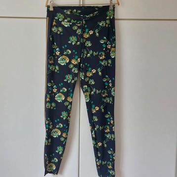 Fantastische Studio Anneloes broek in travelstof. Mt M (40) beschikbaar voor biedingen