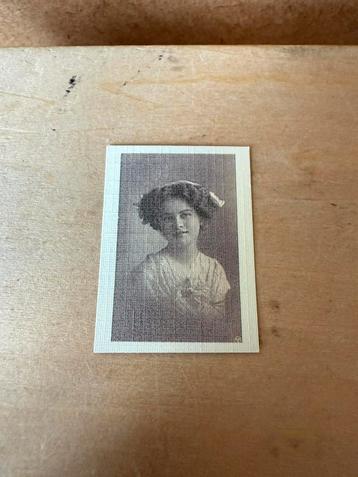 Prent foto vrouw - hxb 4.2x3.2cm - dik papier beschikbaar voor biedingen