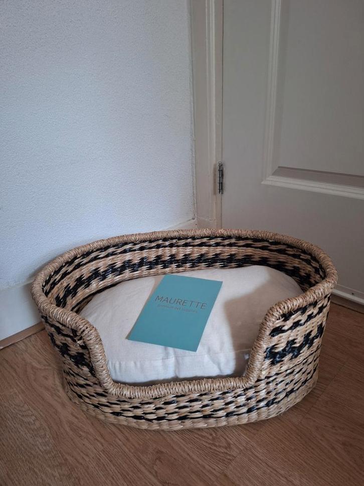 Splinter nieuwe Maurette zeegras hondenmandje met kussen.
De, Dieren en Toebehoren, Hondenmanden, Nieuw, Ophalen of Verzenden