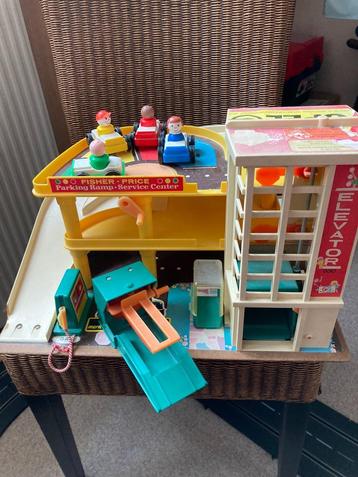 Vintage Fischer-Price Garage  little people no.930 beschikbaar voor biedingen