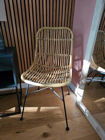 Rotan Stoel met Metalen Poten beschikbaar voor biedingen