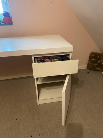 Ikea Malm Bureau - Wit evt opzetzet aanwezig bovenop bureau - afbeelding 2